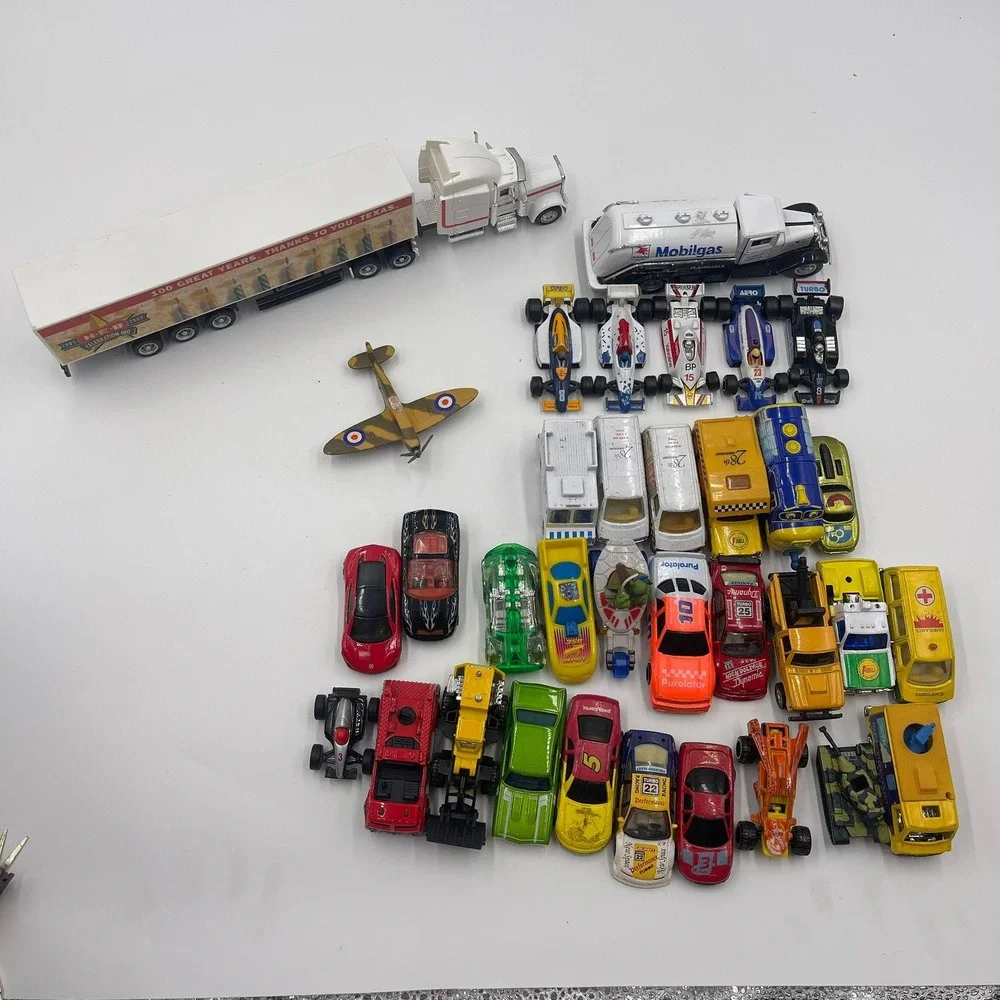 Lot of 30 Toy Cars Trucks Airplane Semi Trailer Realistic Mix hot wheels Vintage